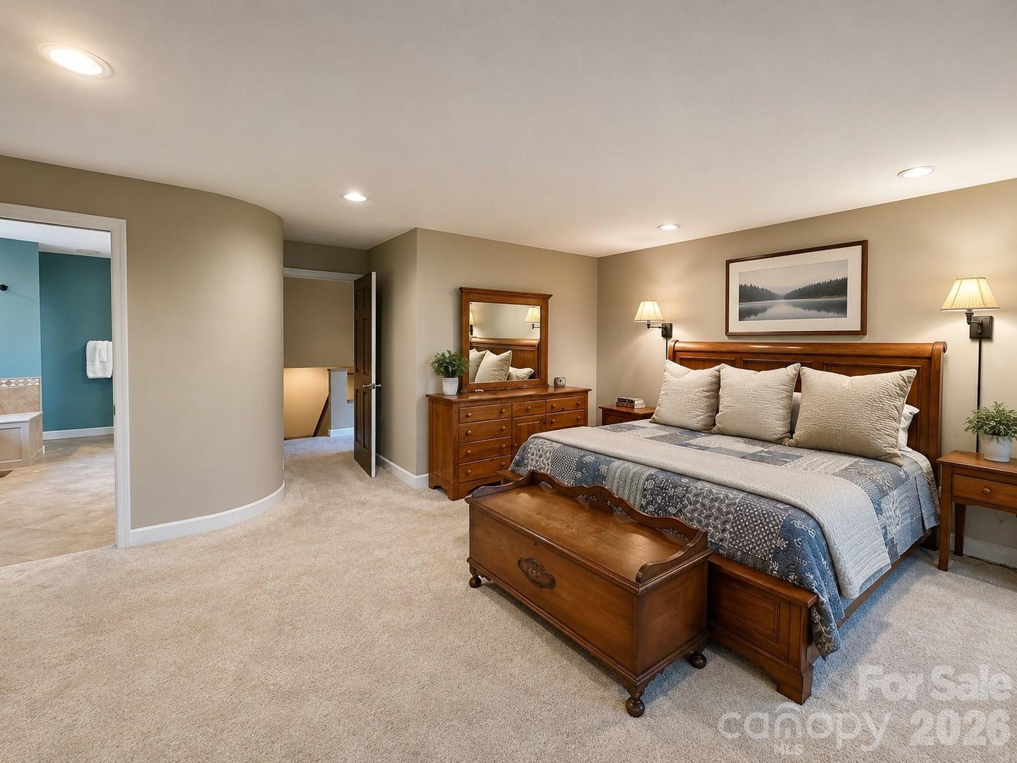 4821 Elmhurst Drive NE — Hickory