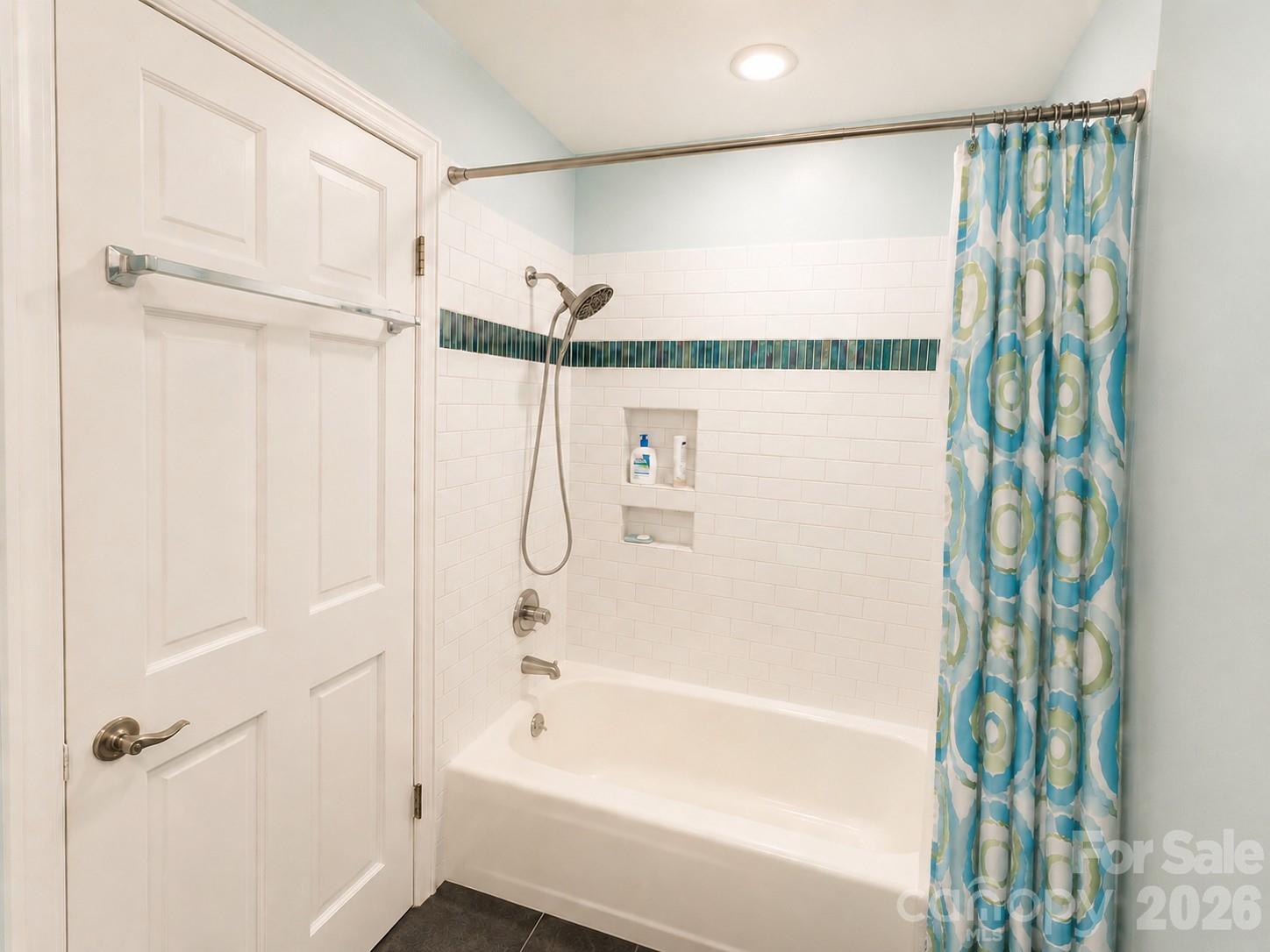 4821 Elmhurst Drive NE — Hickory