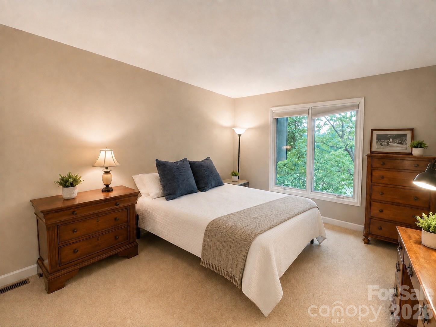 4821 Elmhurst Drive NE — Hickory