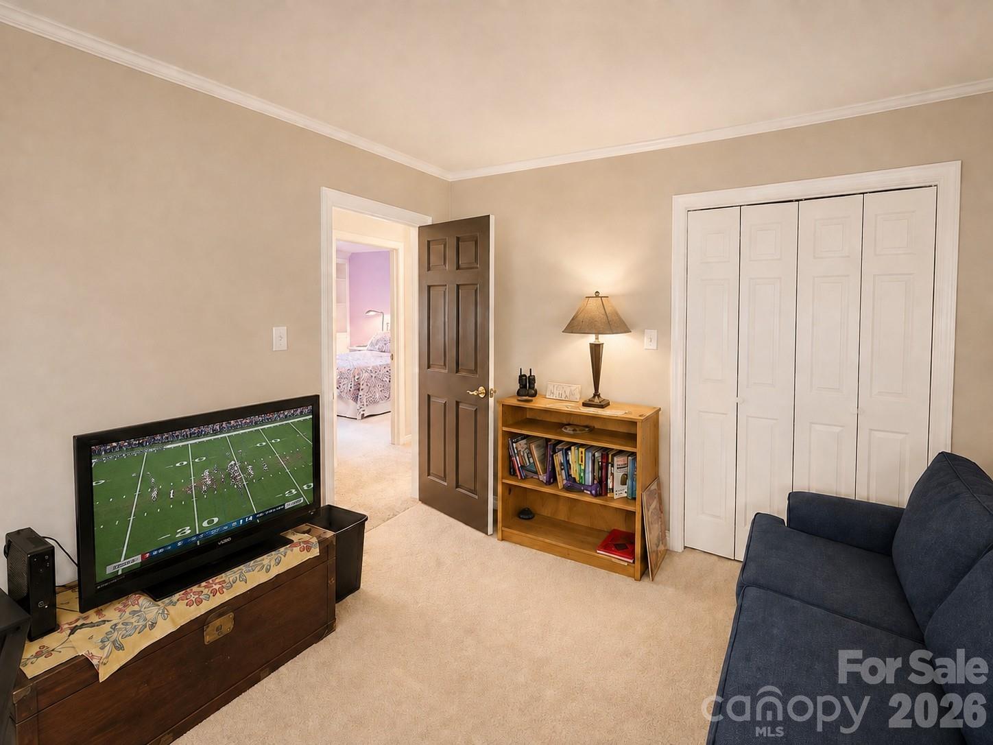 4821 Elmhurst Drive NE — Hickory
