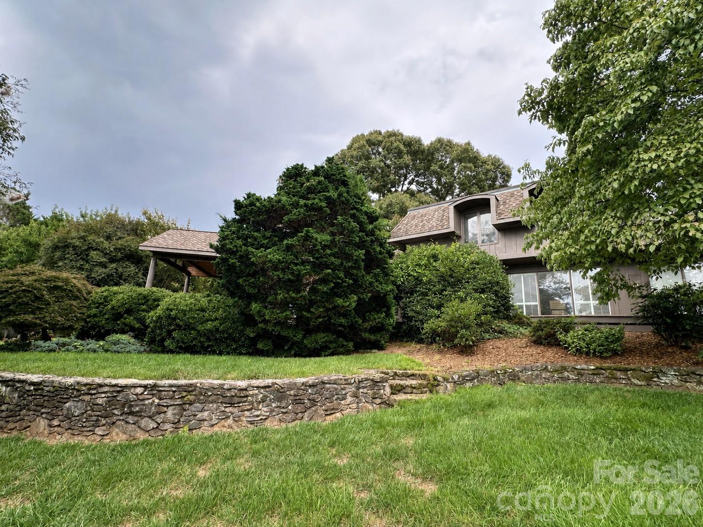 4821 Elmhurst Drive NE — Hickory