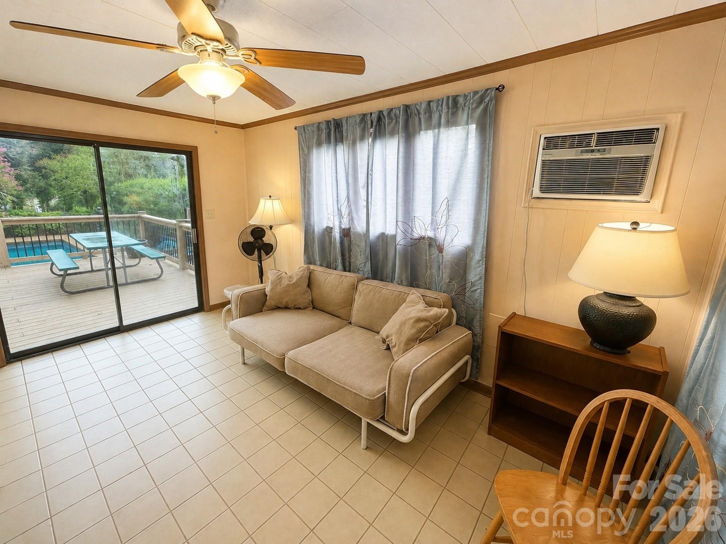 4821 Elmhurst Drive NE — Hickory