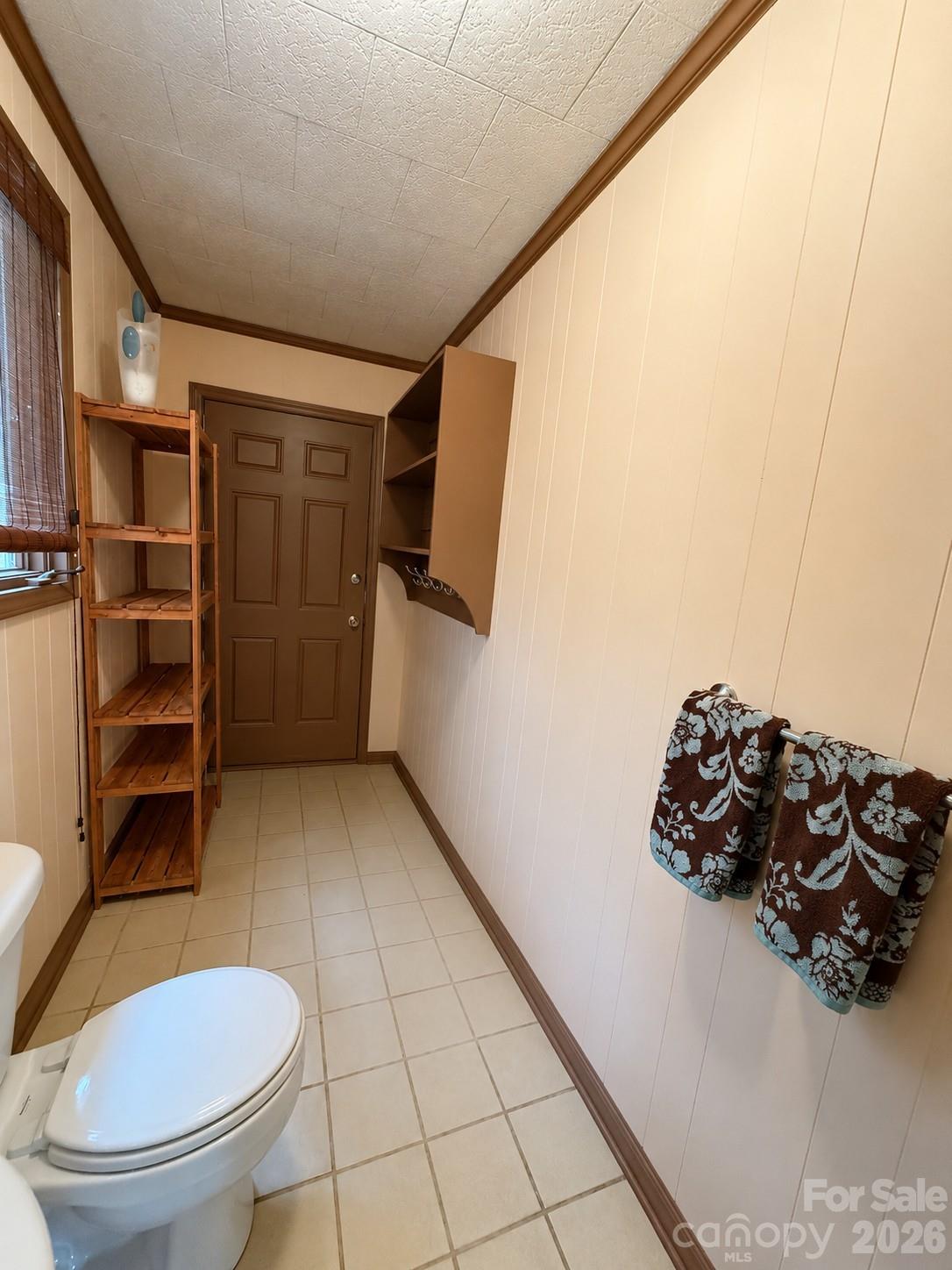 4821 Elmhurst Drive NE — Hickory