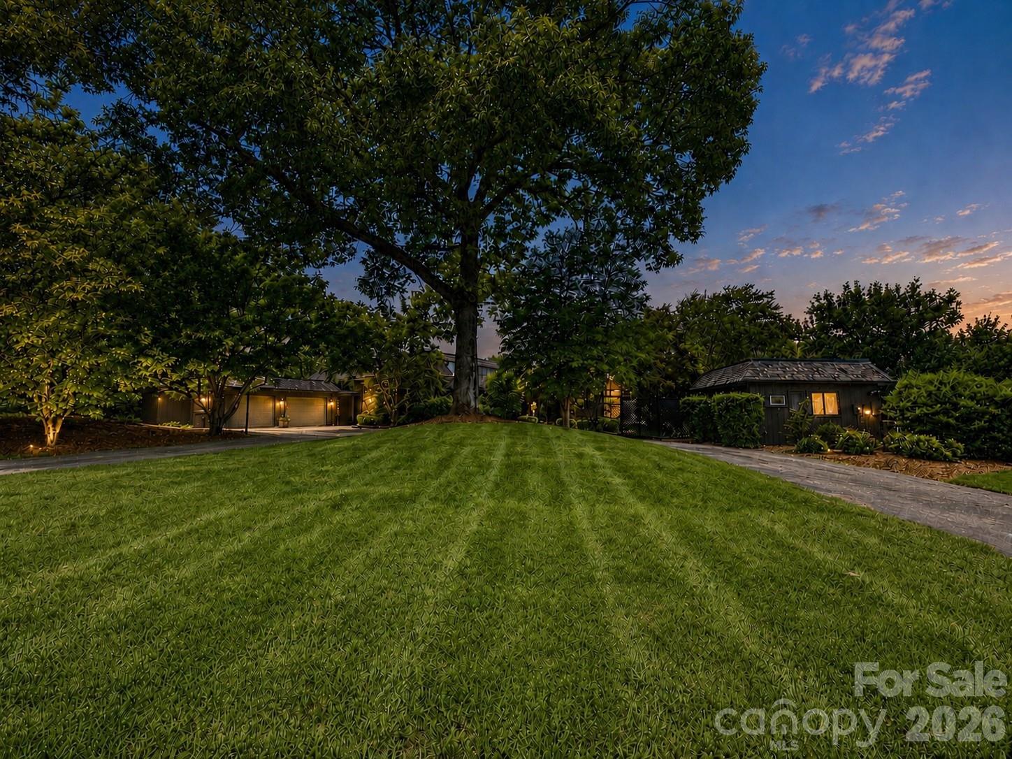 4821 Elmhurst Drive NE — Hickory