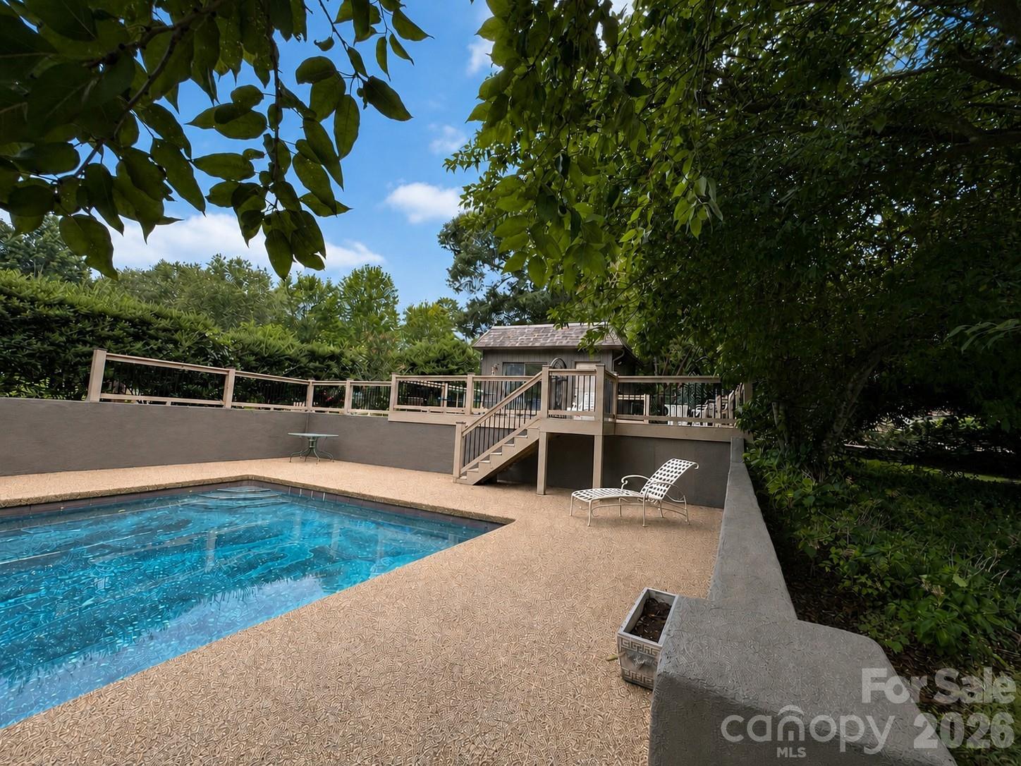 4821 Elmhurst Drive NE — Hickory