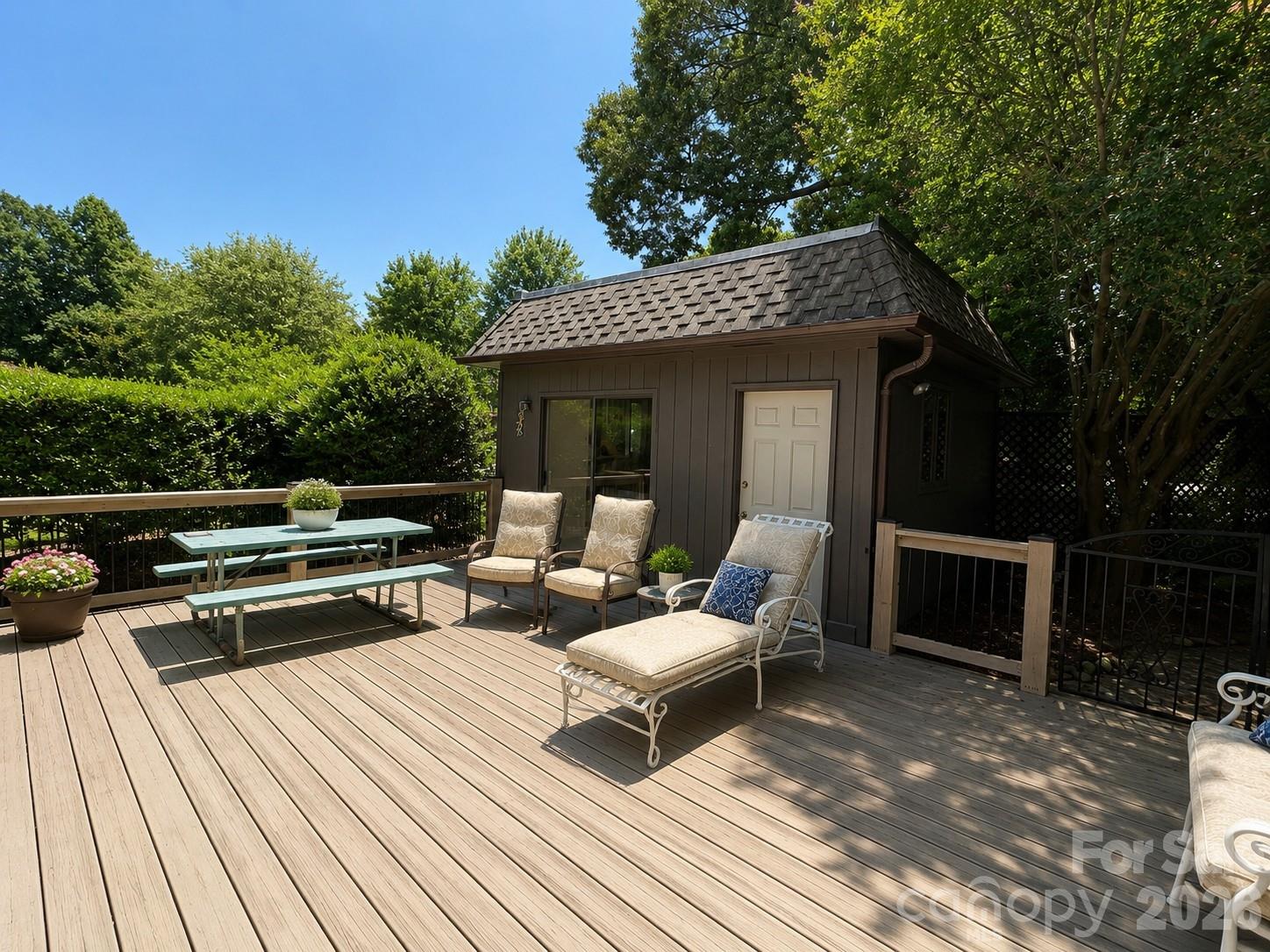 4821 Elmhurst Drive NE — Hickory