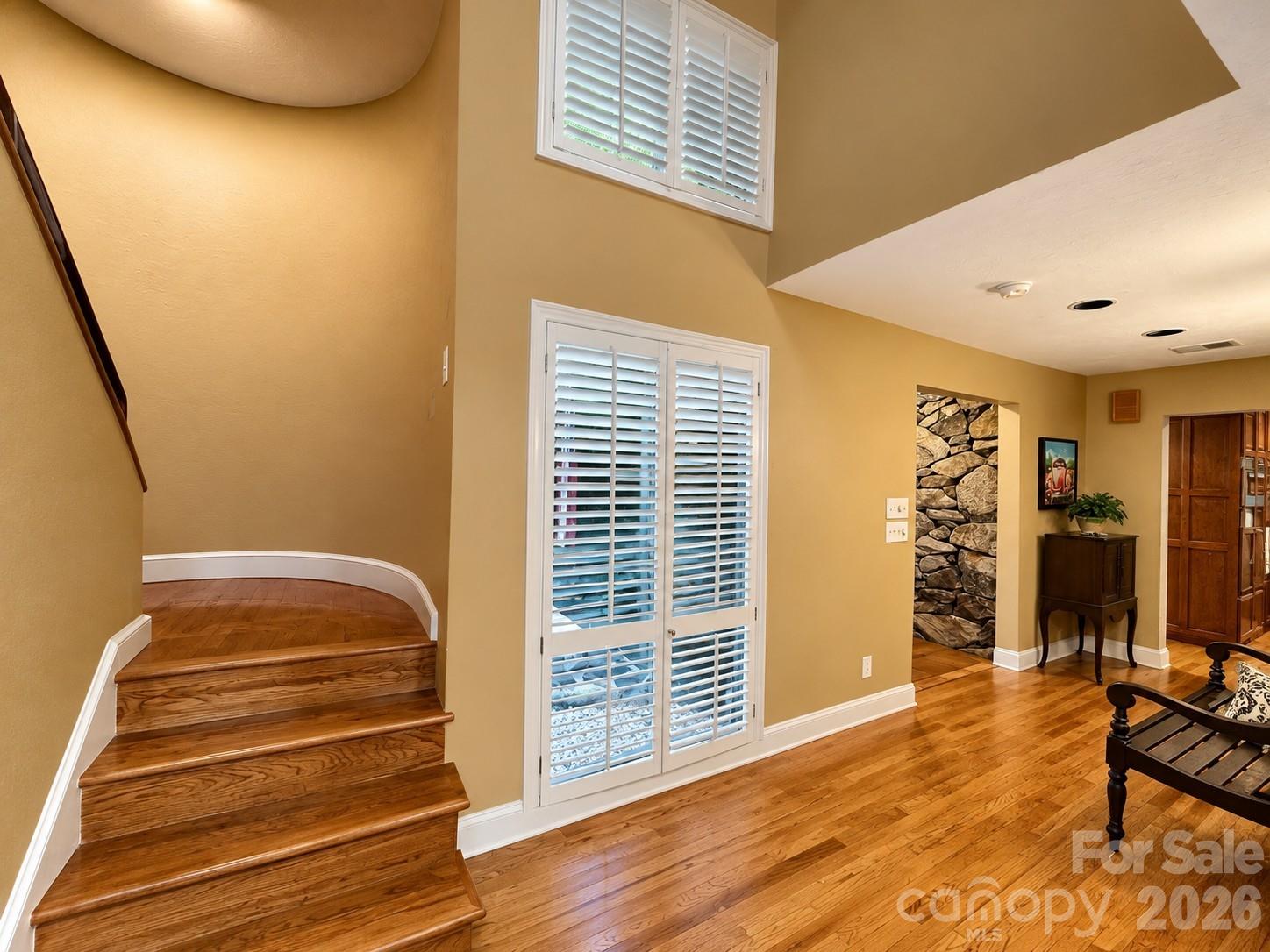 4821 Elmhurst Drive NE — Hickory