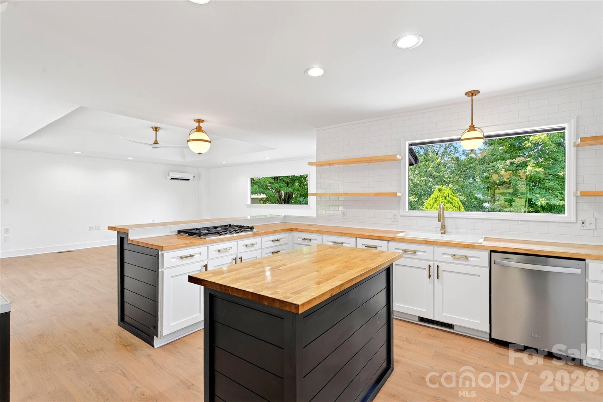208 Dogwood Lane — Black Mountain