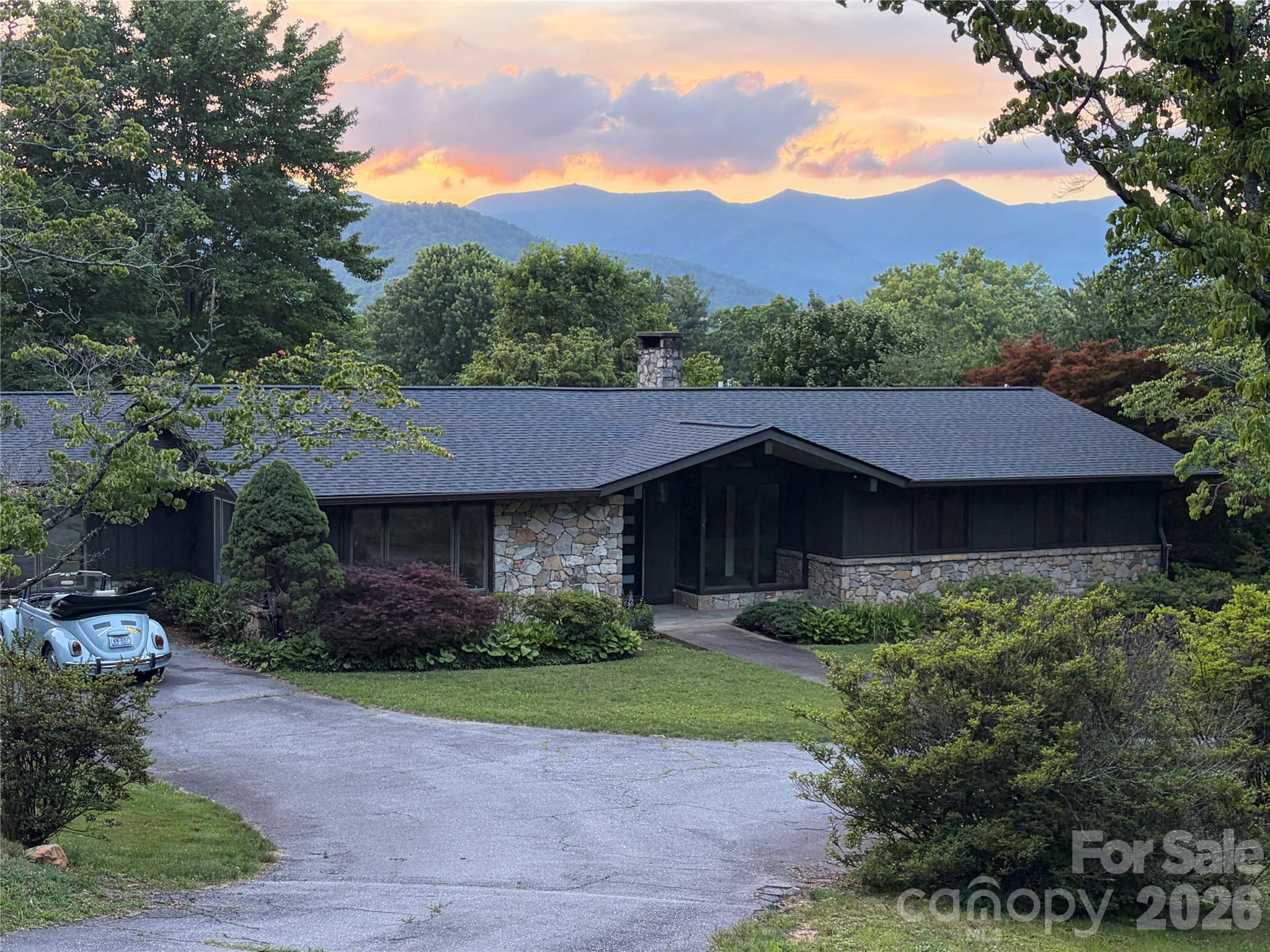 208 Dogwood Lane — Black Mountain