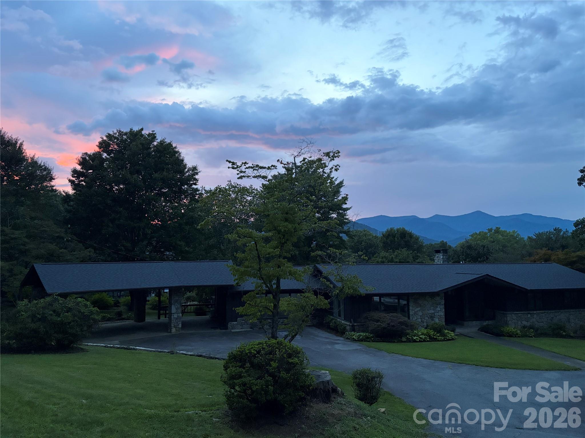 208 Dogwood Lane — Black Mountain