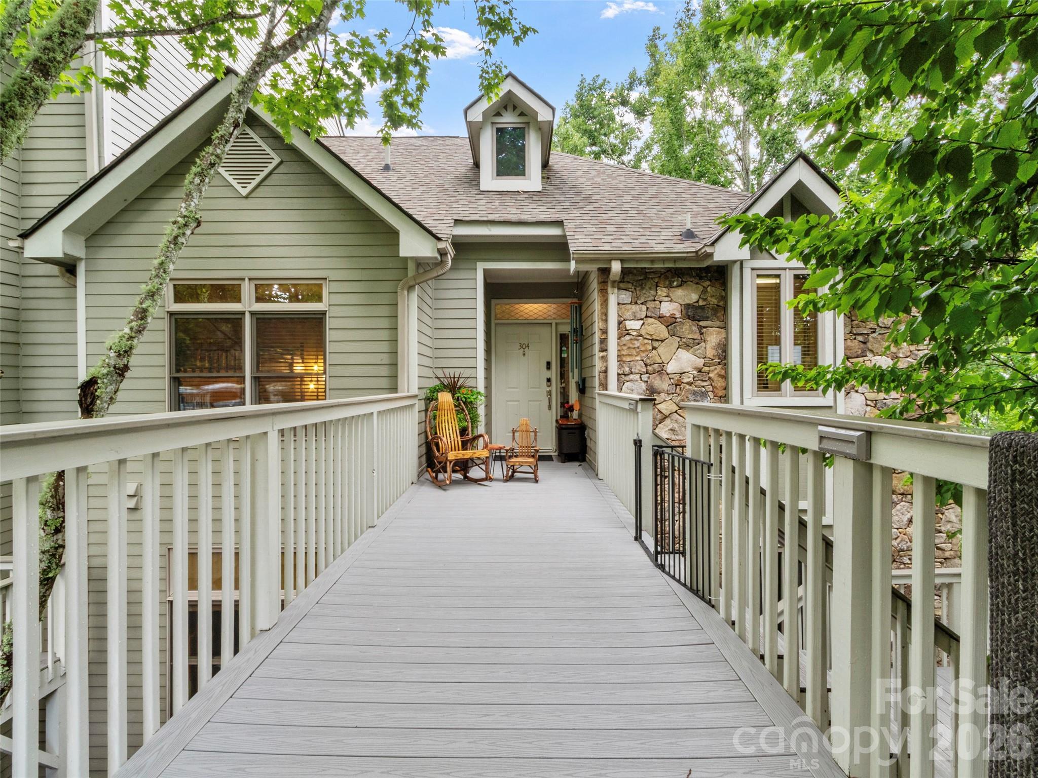 10 Stoney Falls Loop #304 — Burnsville