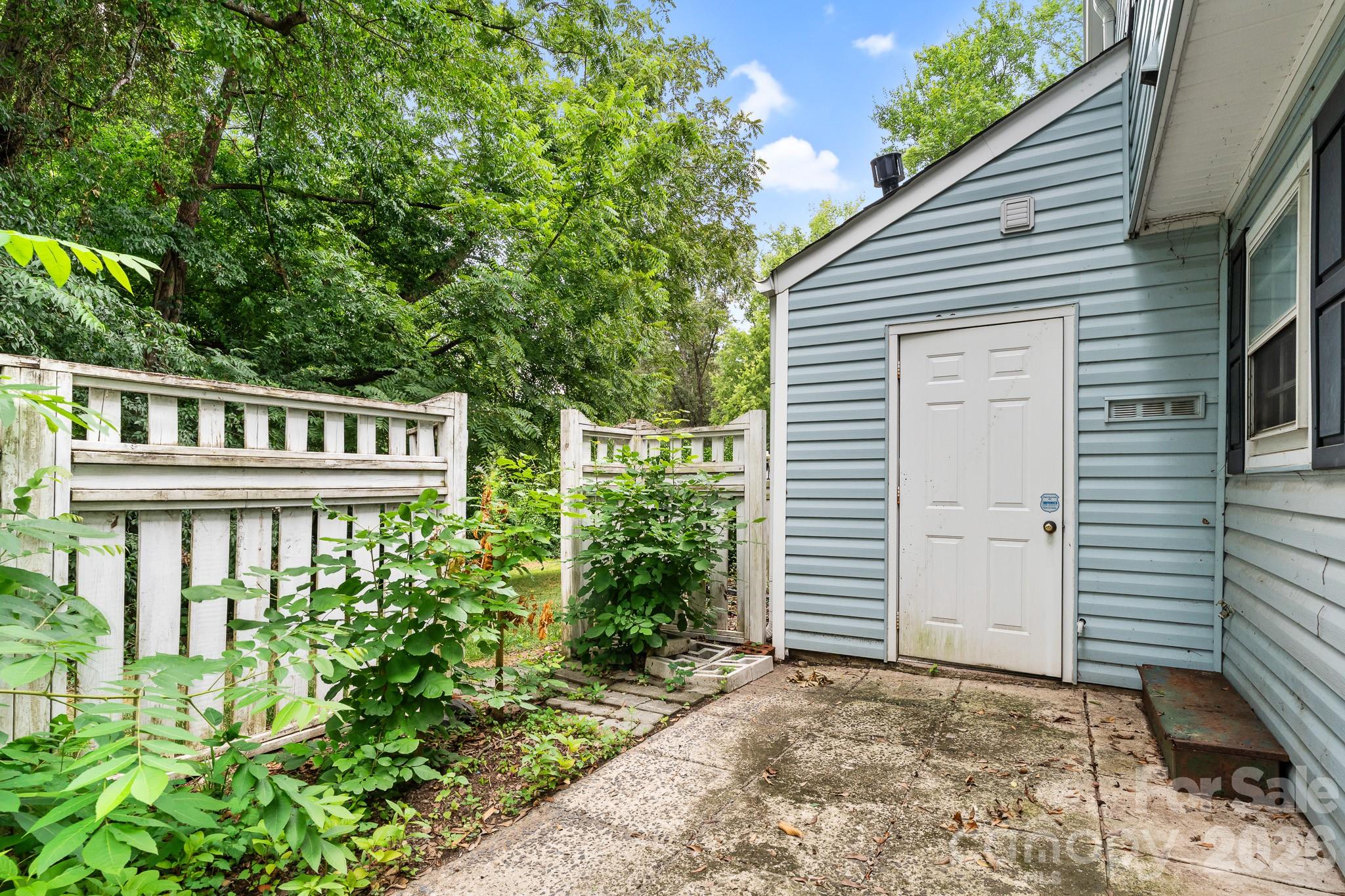 8504 Castle Pine Court — Charlotte