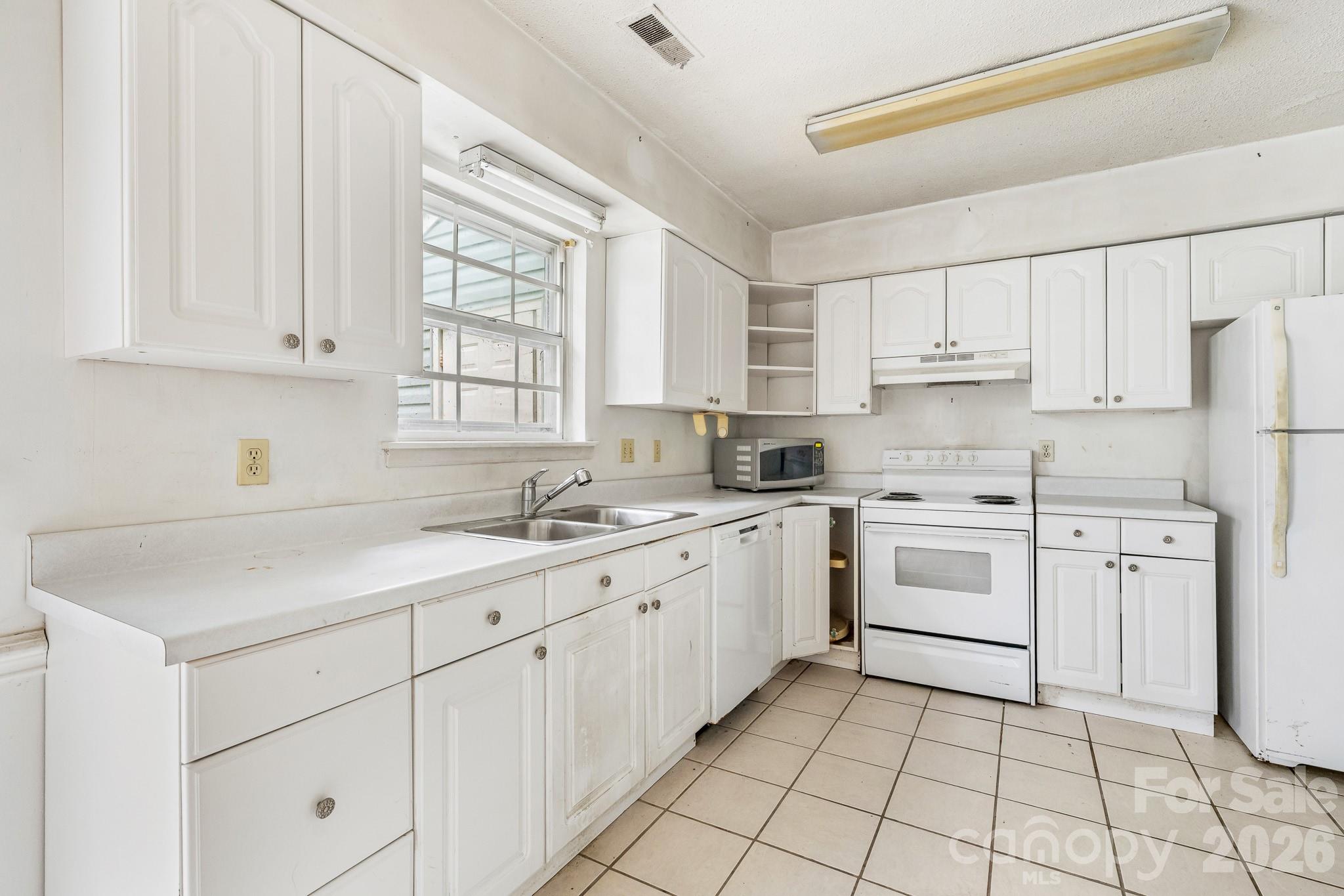 8504 Castle Pine Court — Charlotte