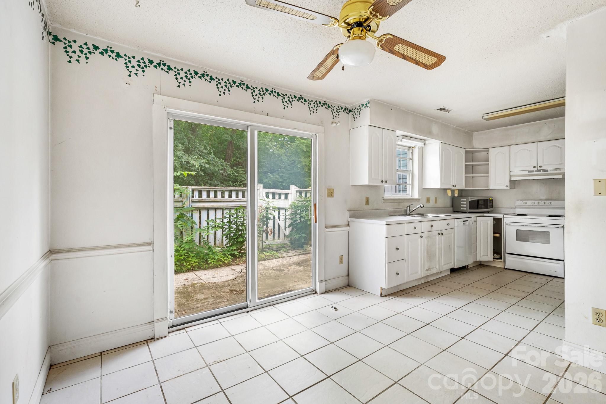 8504 Castle Pine Court — Charlotte