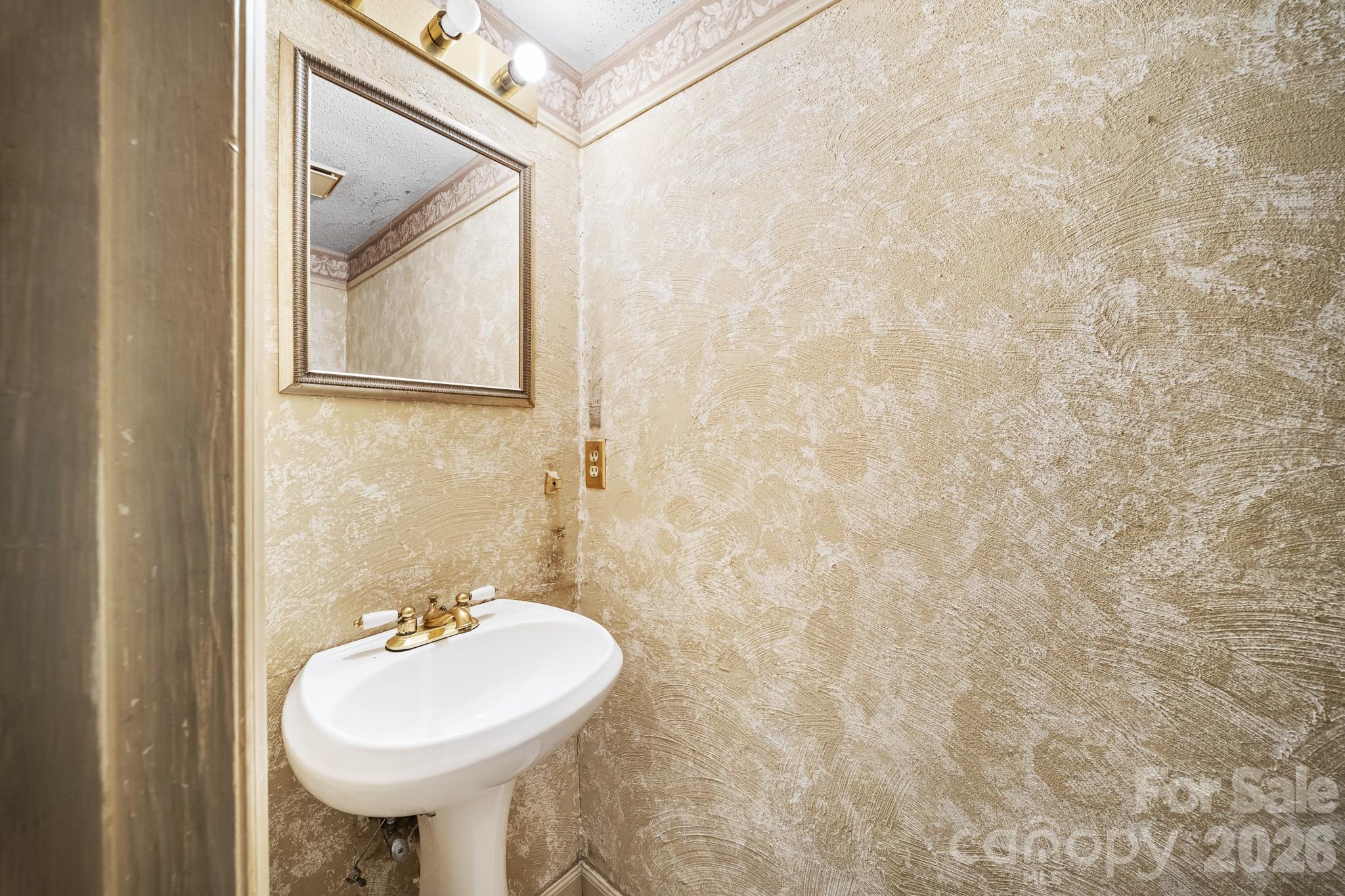 8504 Castle Pine Court — Charlotte
