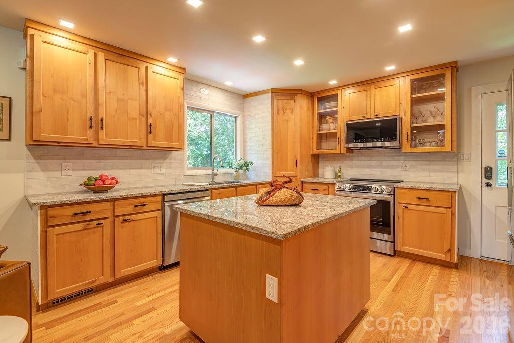47 Deerwood Drive — Asheville