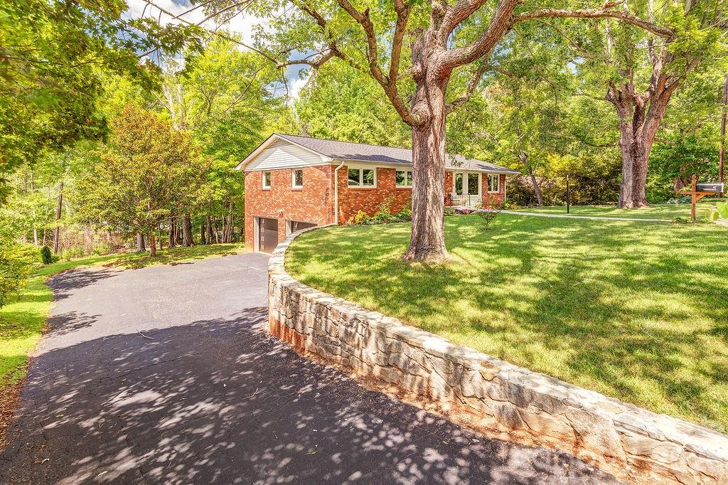 47 Deerwood Drive — Asheville