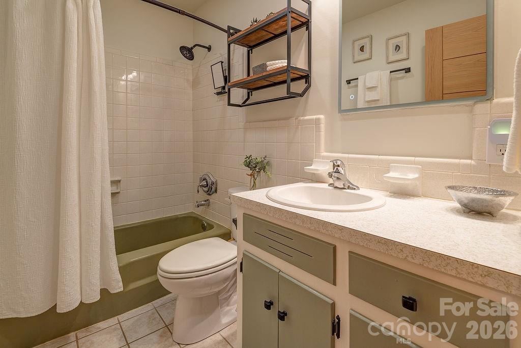 47 Deerwood Drive — Asheville