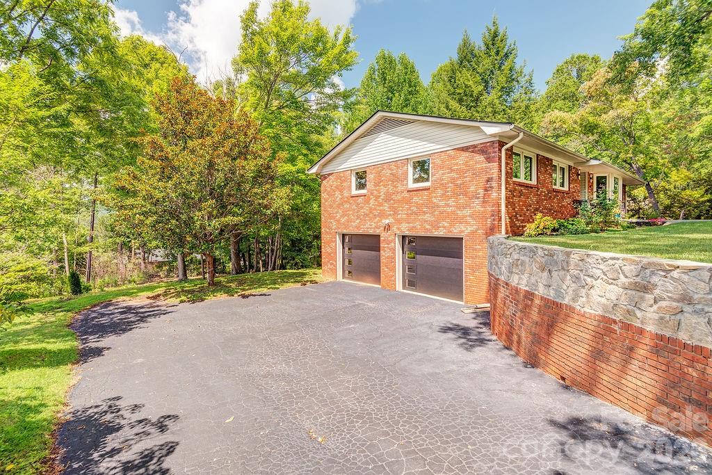 47 Deerwood Drive — Asheville