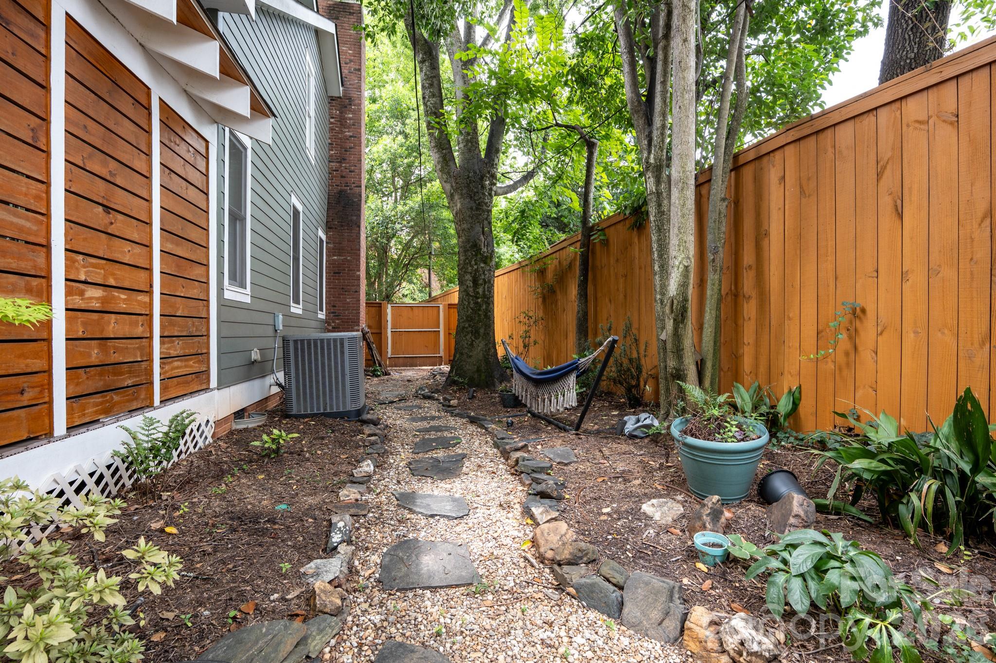 2013 Chesterfield Avenue — Charlotte