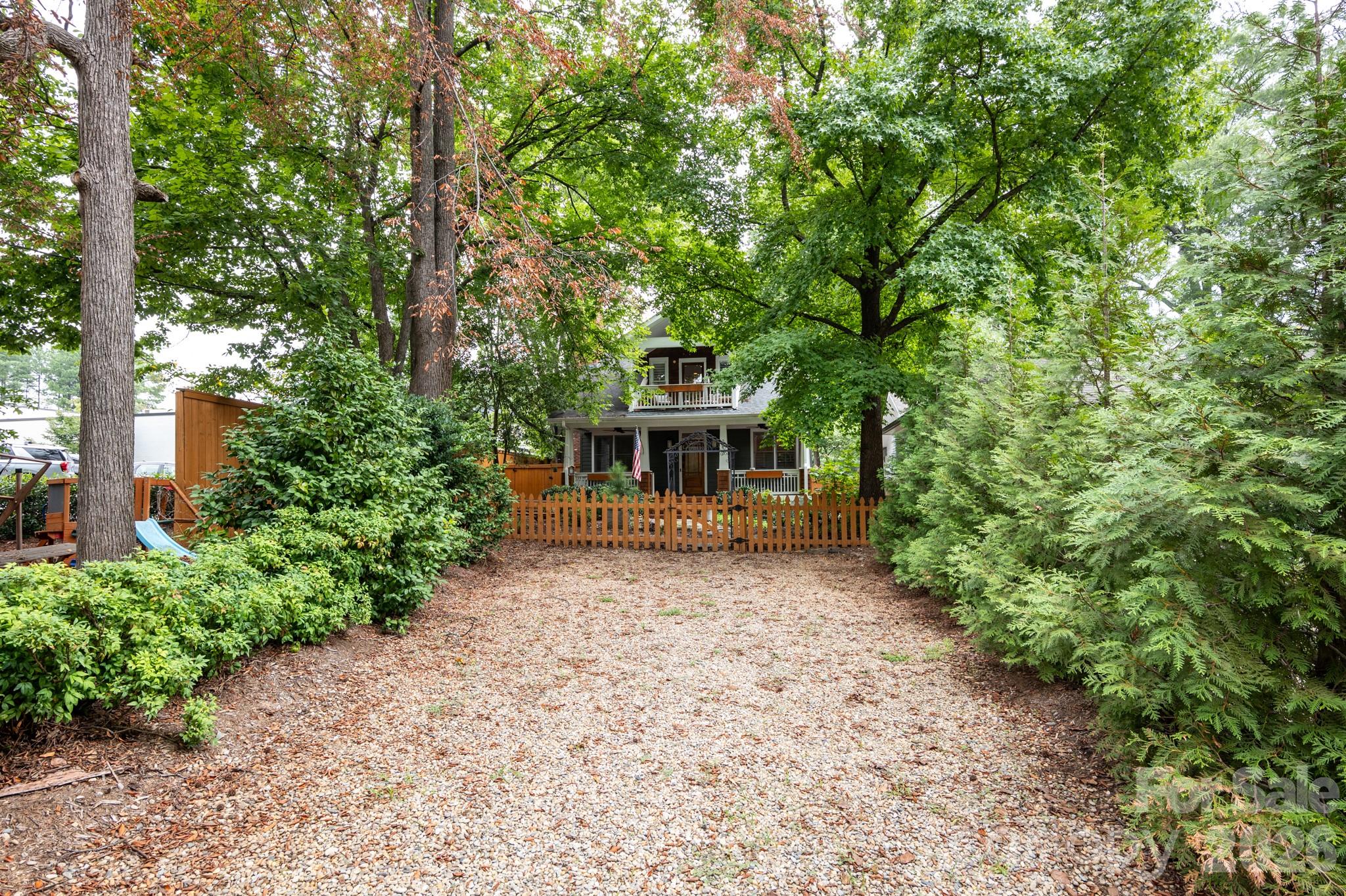 2013 Chesterfield Avenue — Charlotte