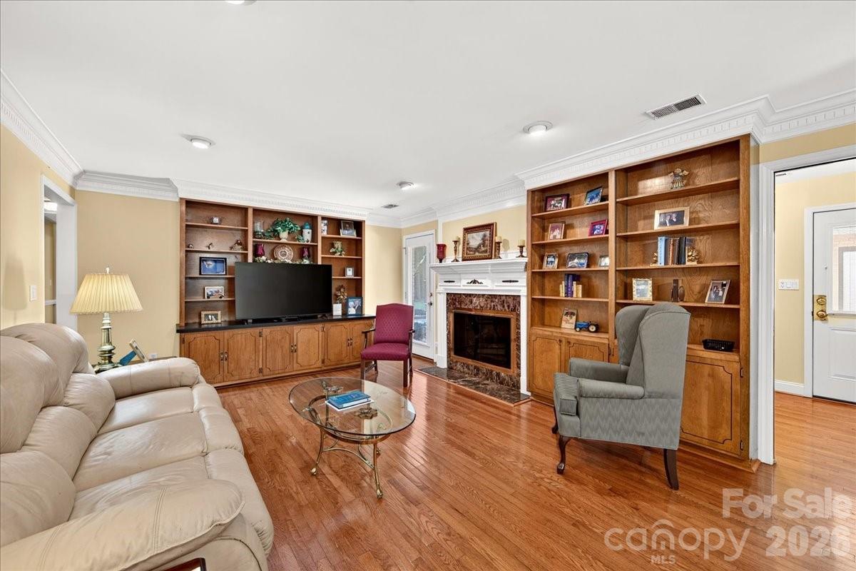 3825 Hoodridge Lane — Charlotte