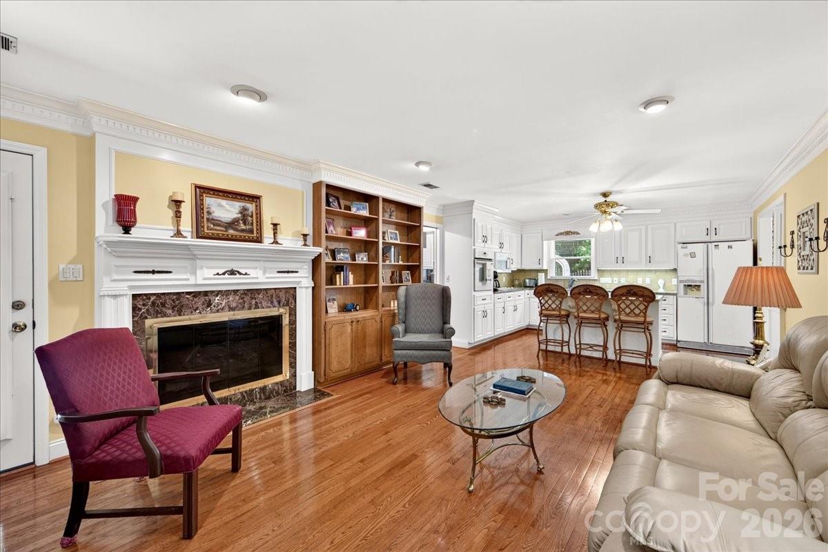 3825 Hoodridge Lane — Charlotte