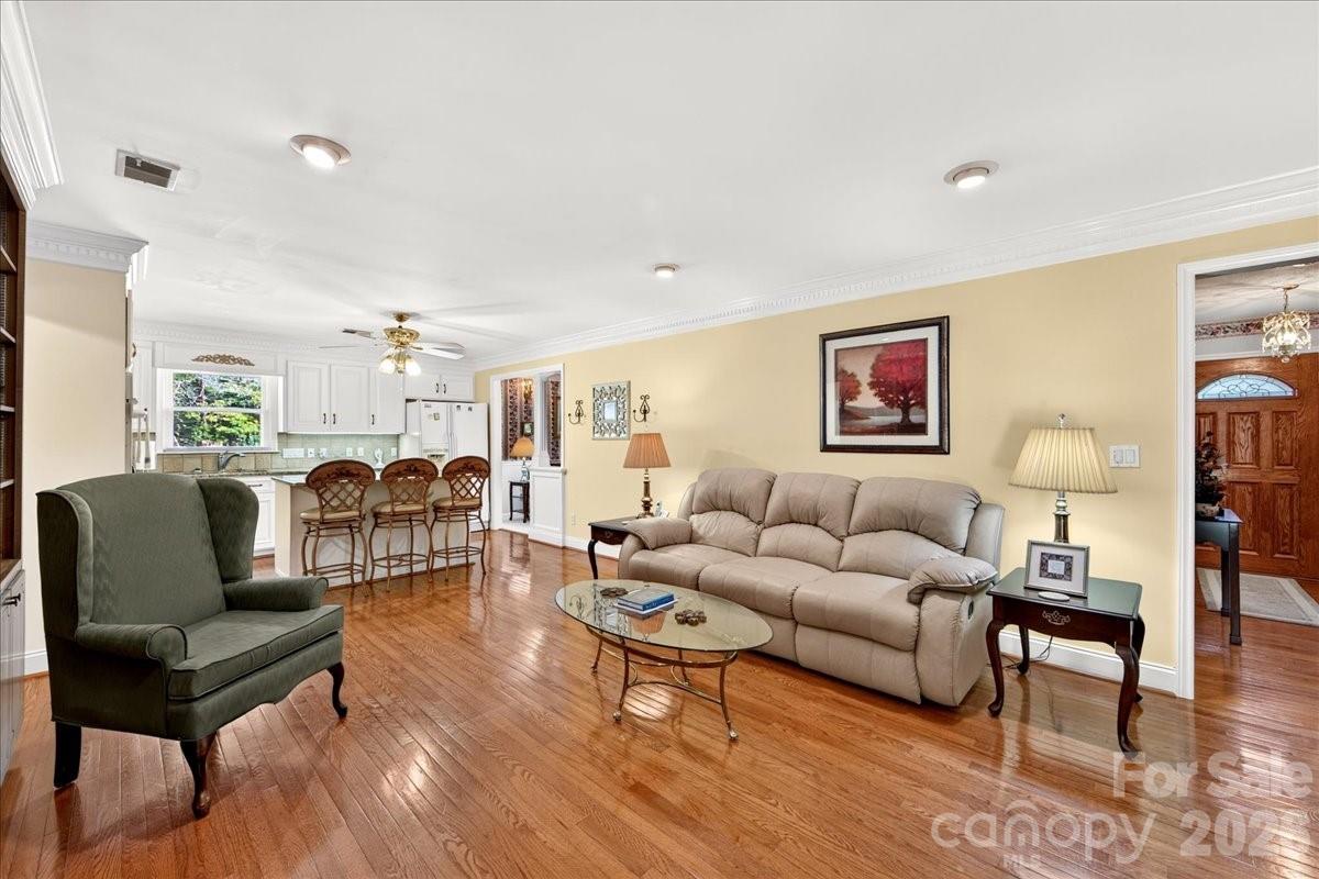 3825 Hoodridge Lane — Charlotte
