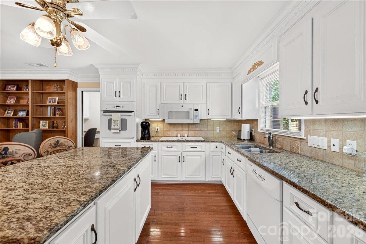 3825 Hoodridge Lane — Charlotte