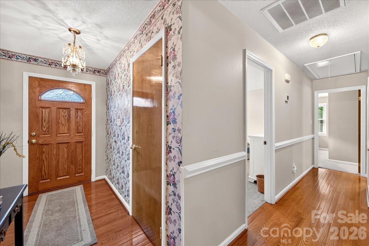 3825 Hoodridge Lane — Charlotte
