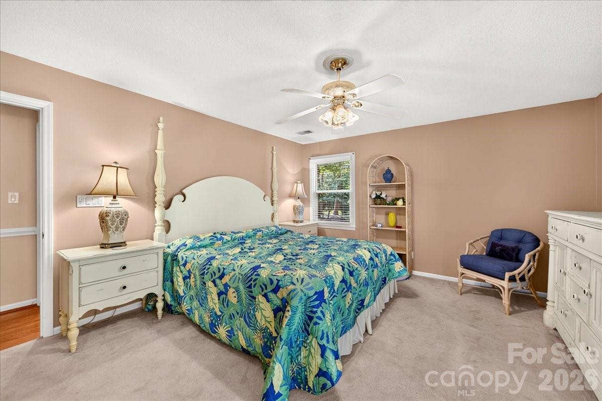 3825 Hoodridge Lane — Charlotte