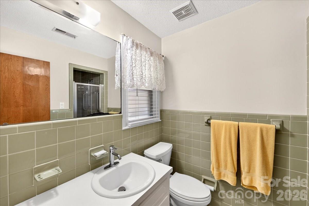 3825 Hoodridge Lane — Charlotte