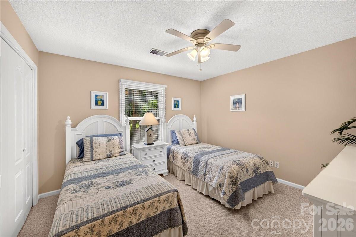 3825 Hoodridge Lane — Charlotte