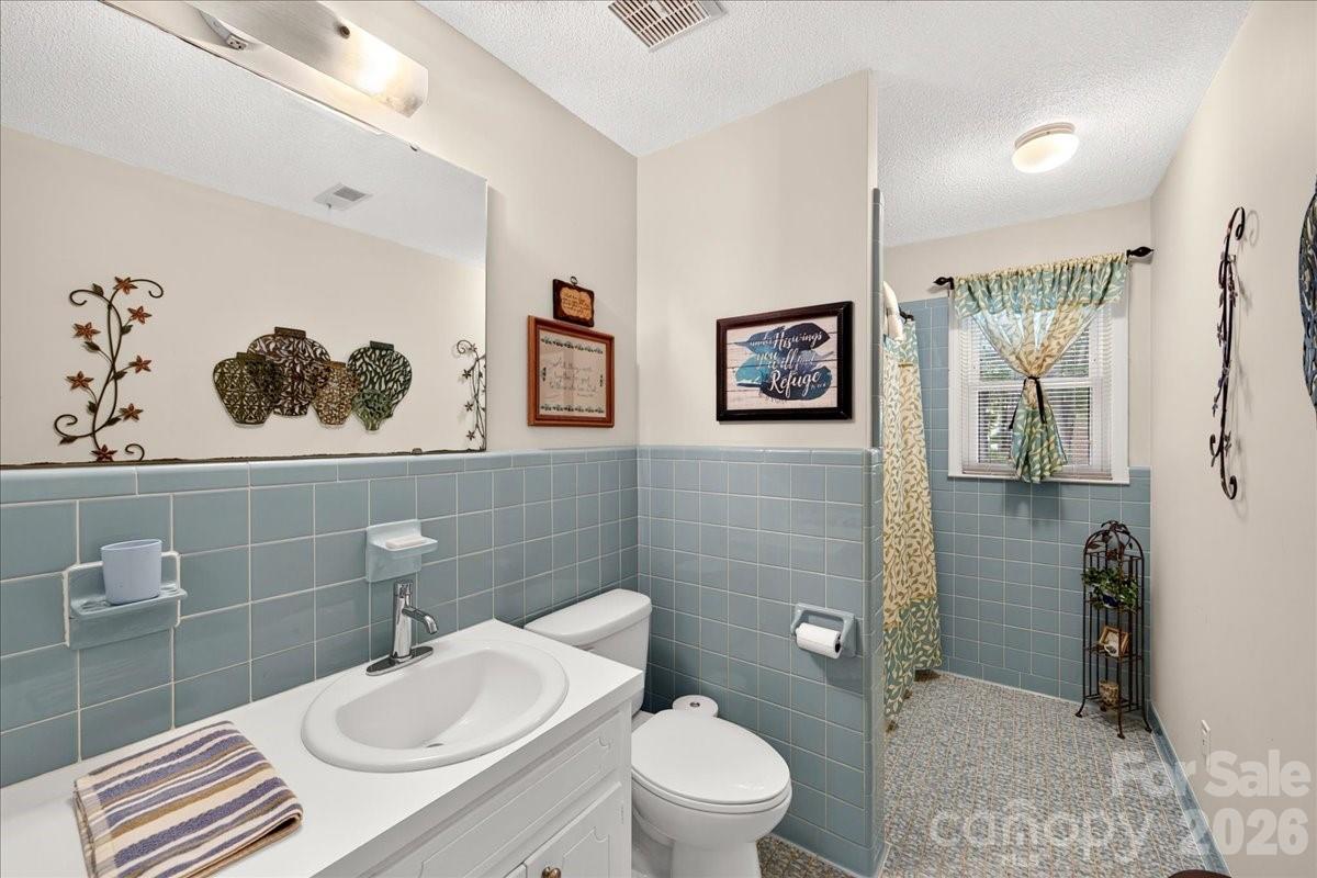 3825 Hoodridge Lane — Charlotte