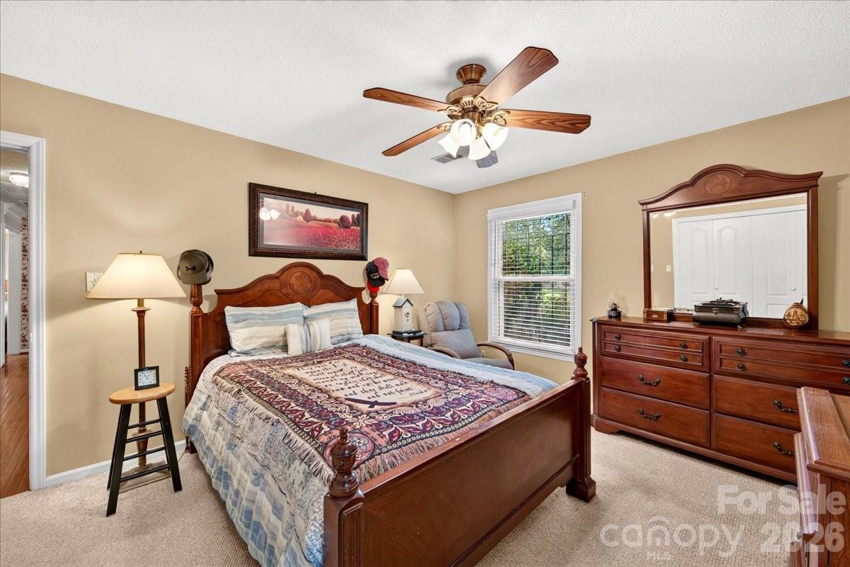 3825 Hoodridge Lane — Charlotte