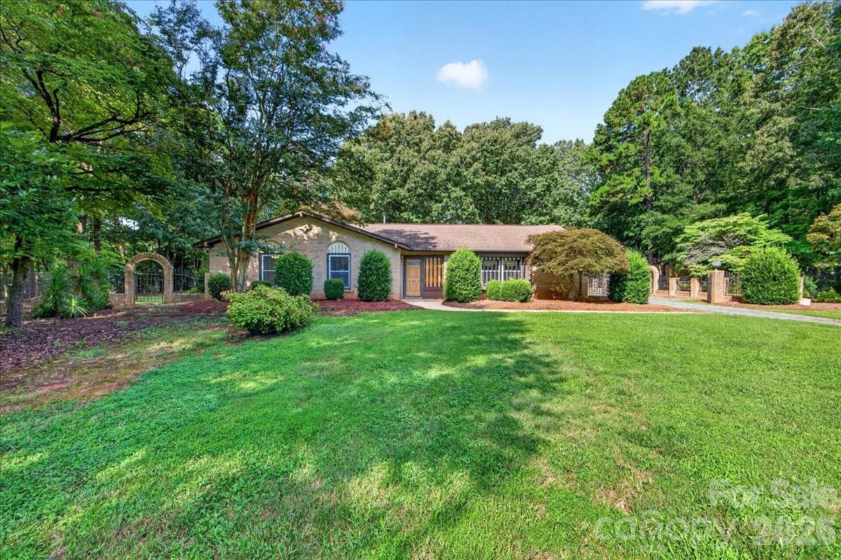 3825 Hoodridge Lane — Charlotte