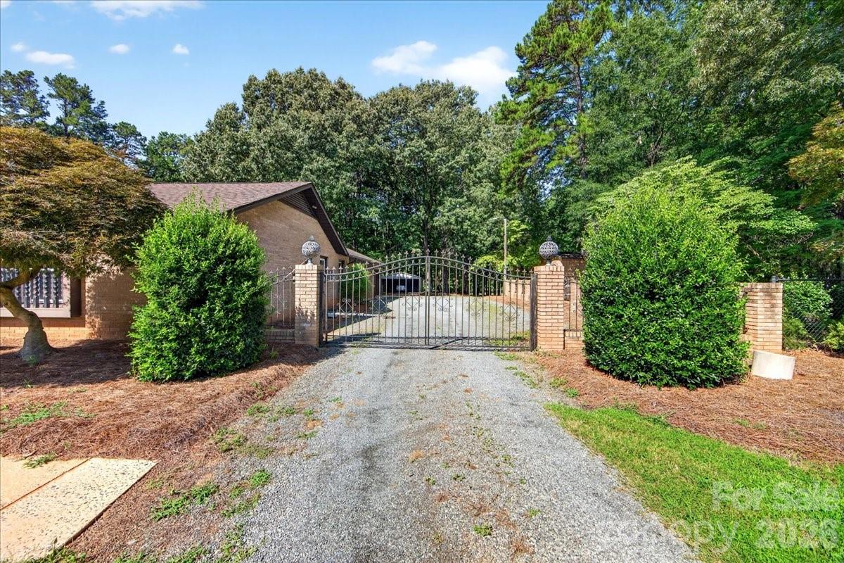3825 Hoodridge Lane — Charlotte