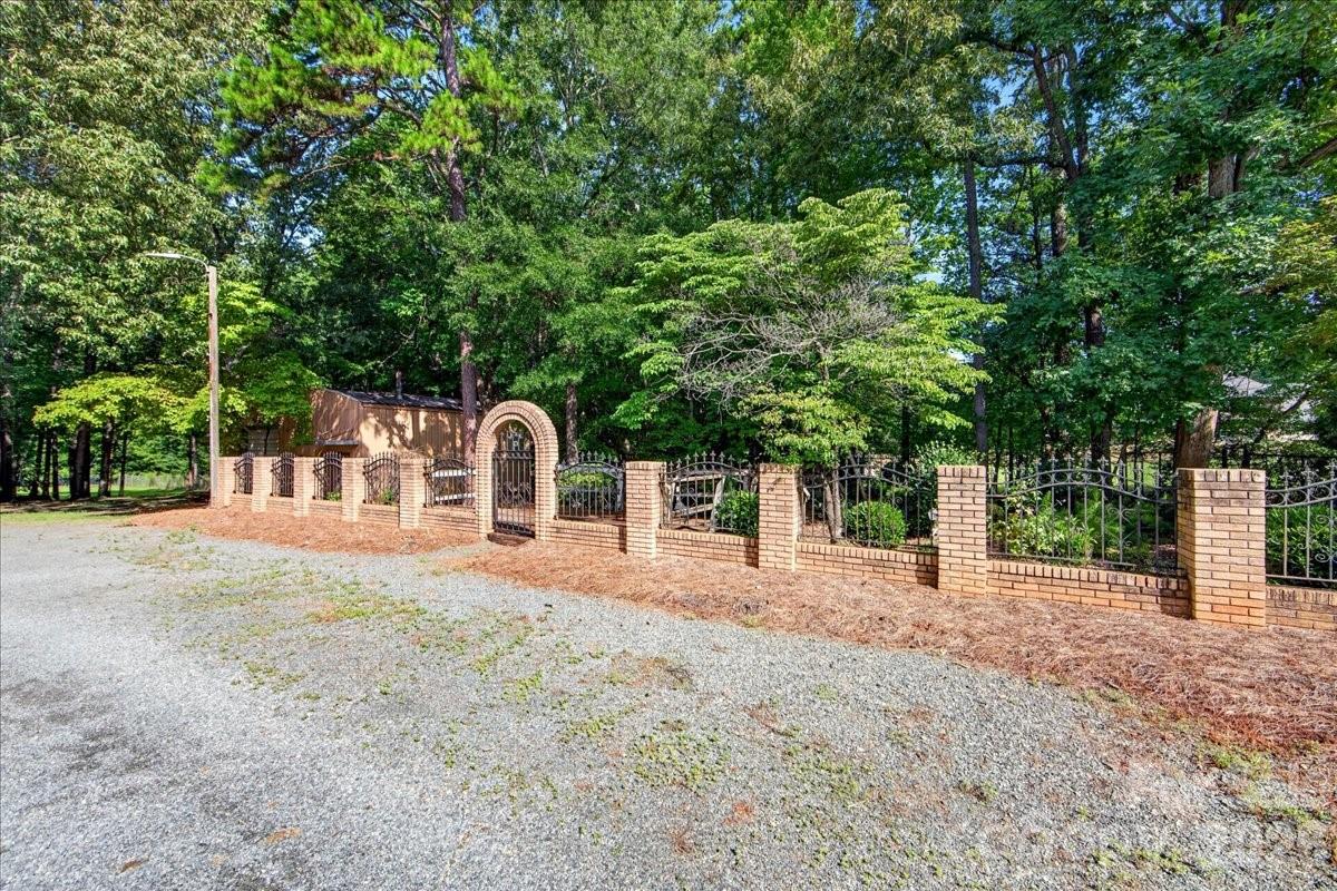 3825 Hoodridge Lane — Charlotte