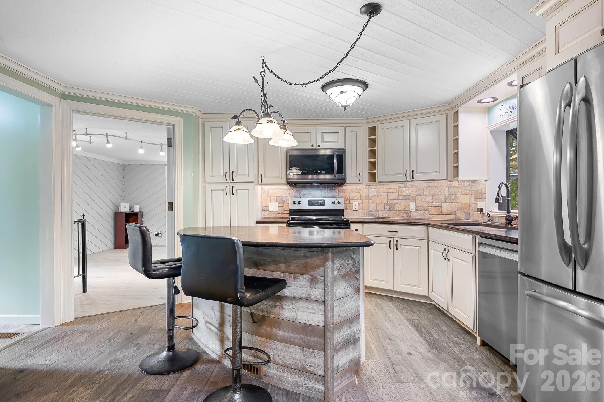 7224 Right Angle Street — Sherrills Ford