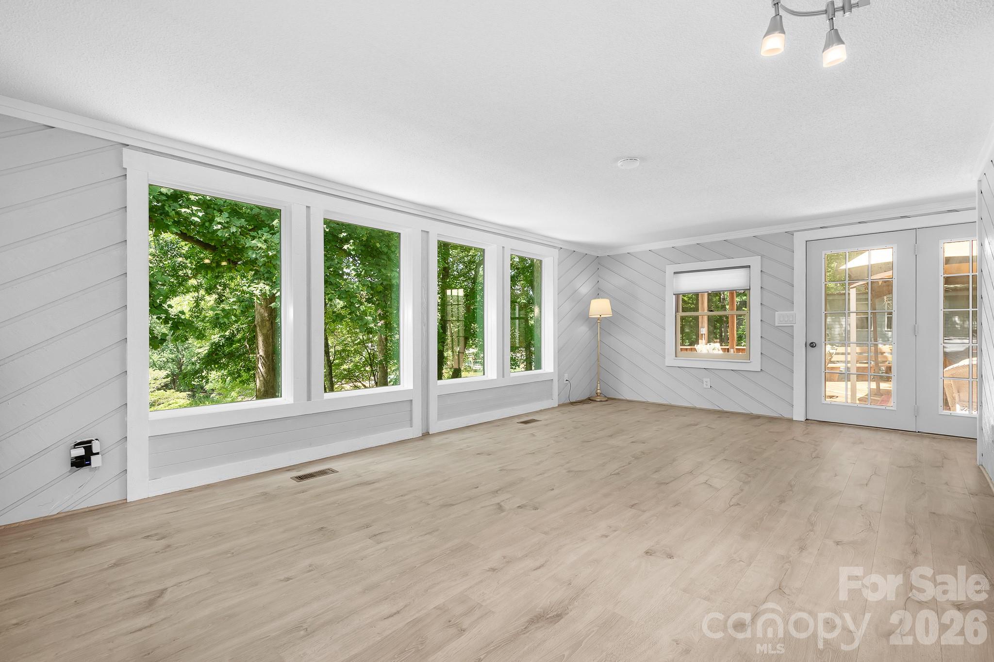 7224 Right Angle Street — Sherrills Ford