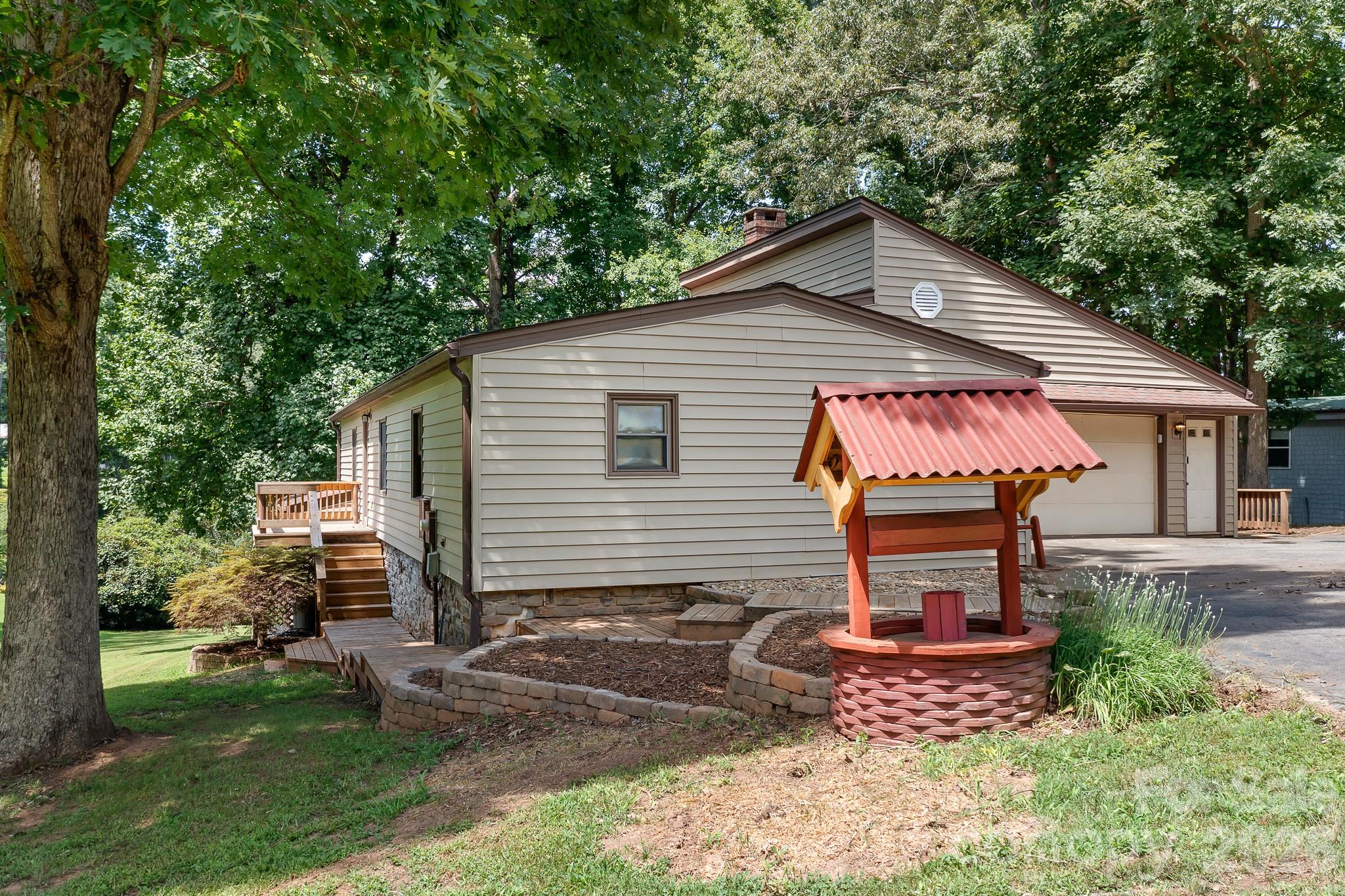 7224 Right Angle Street — Sherrills Ford