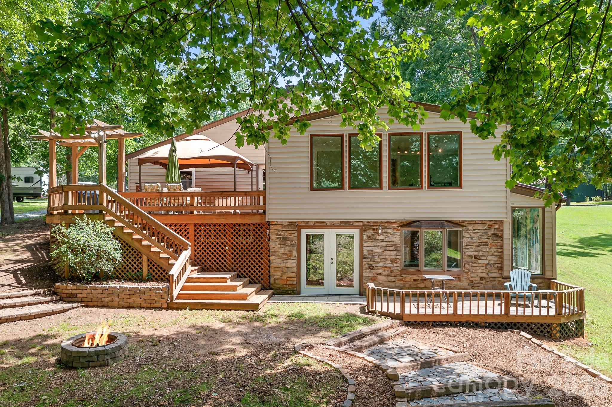 7224 Right Angle Street — Sherrills Ford