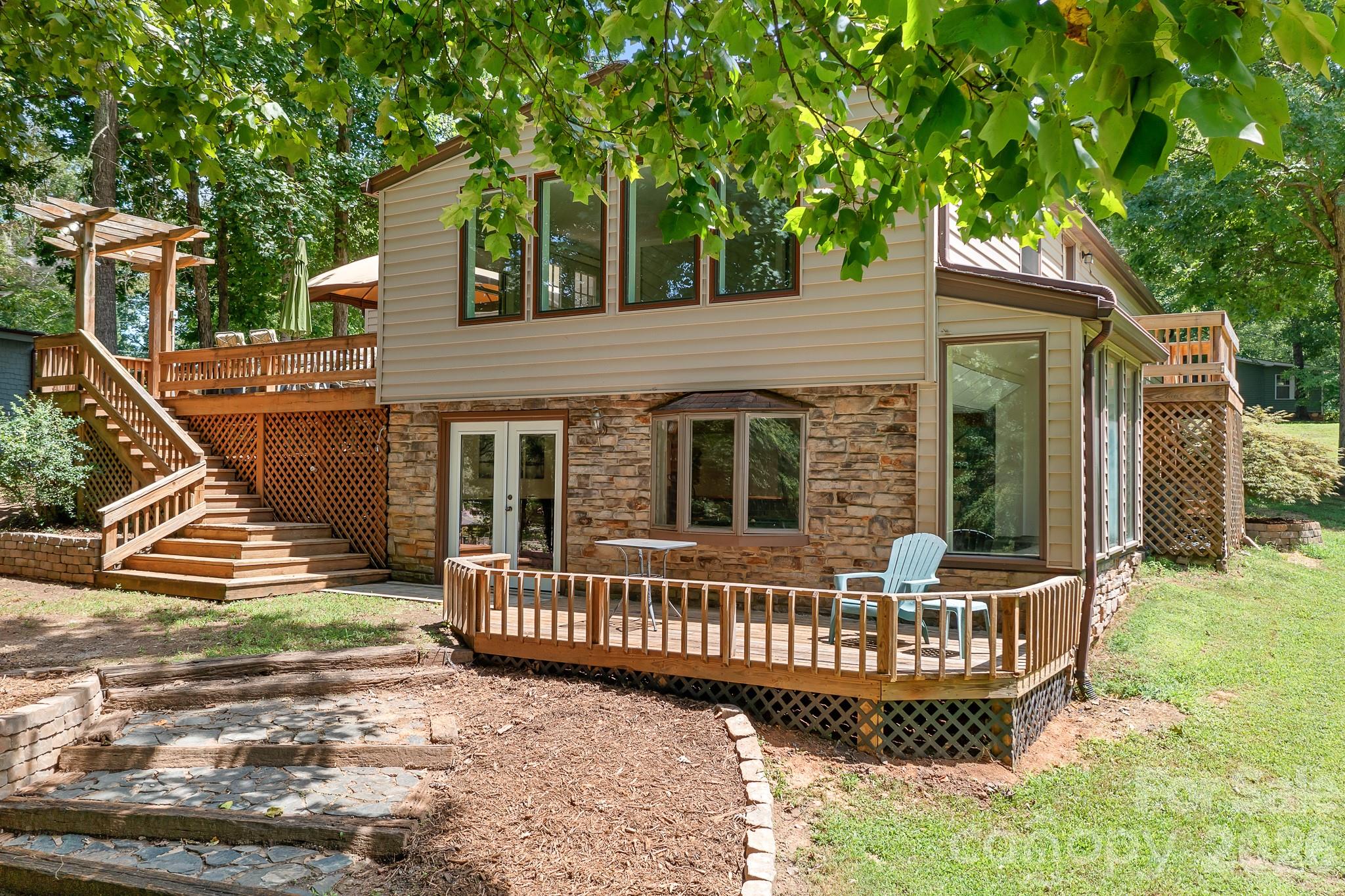7224 Right Angle Street — Sherrills Ford