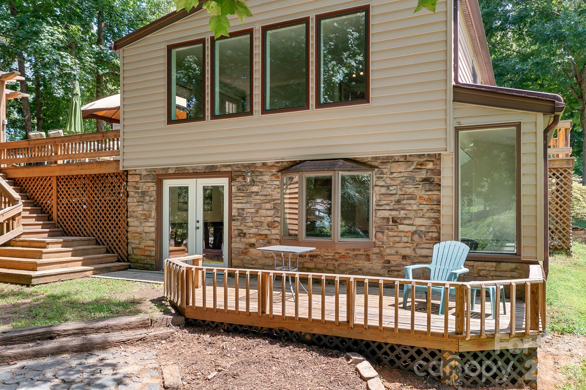 7224 Right Angle Street — Sherrills Ford