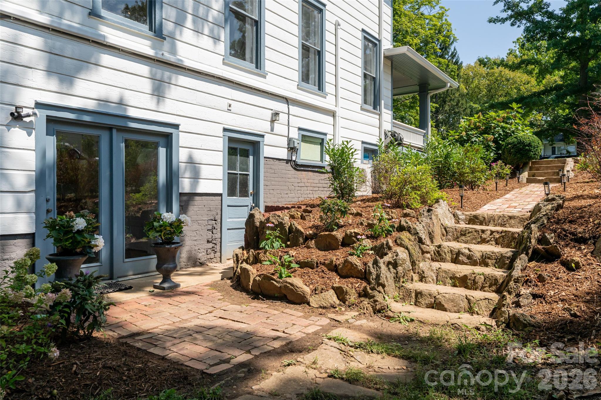 142 Edwin Place — Asheville