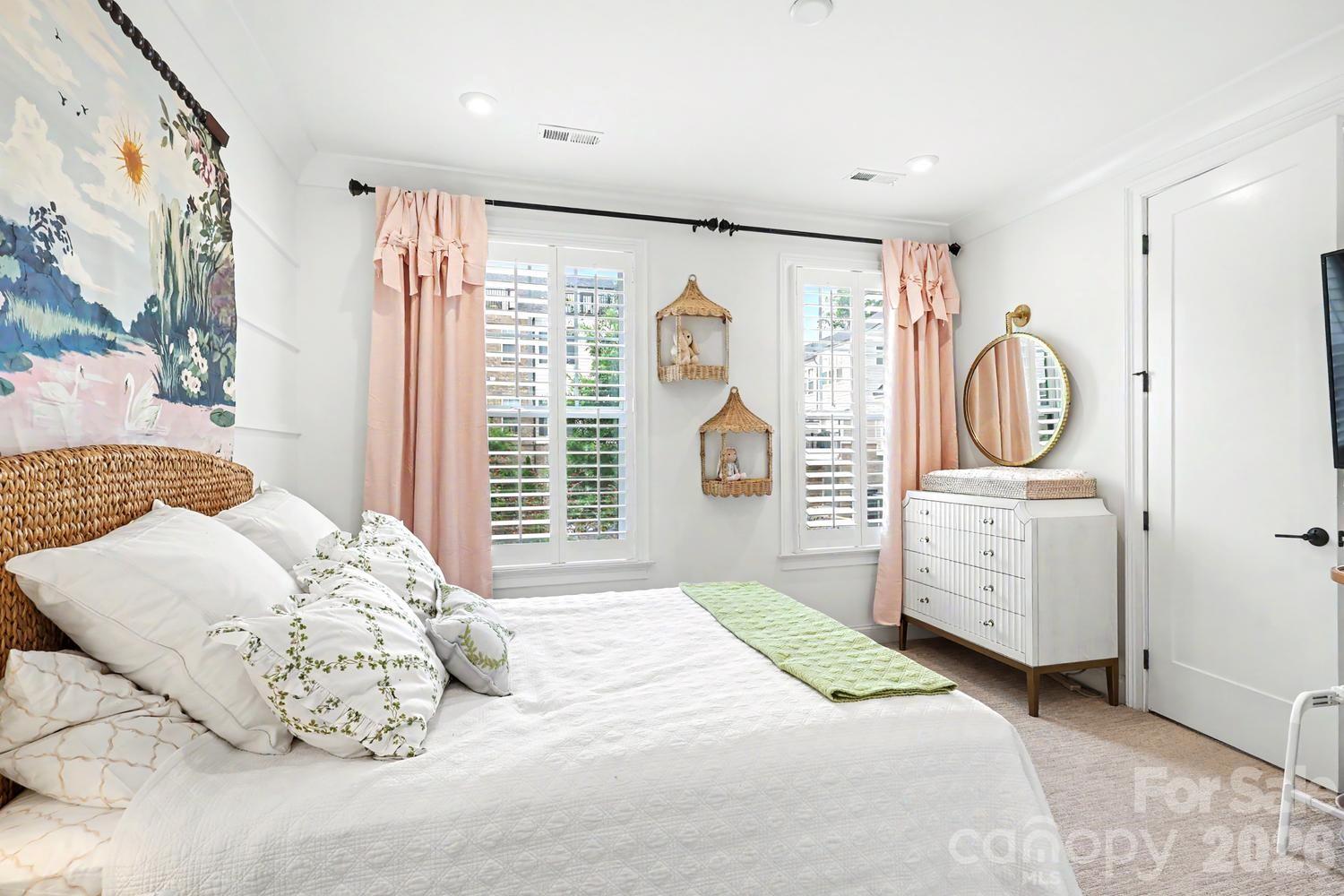 2505 Kenmore Avenue — Charlotte