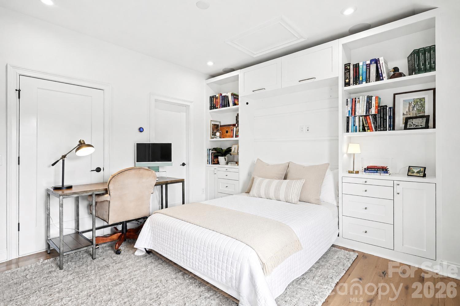 2505 Kenmore Avenue — Charlotte
