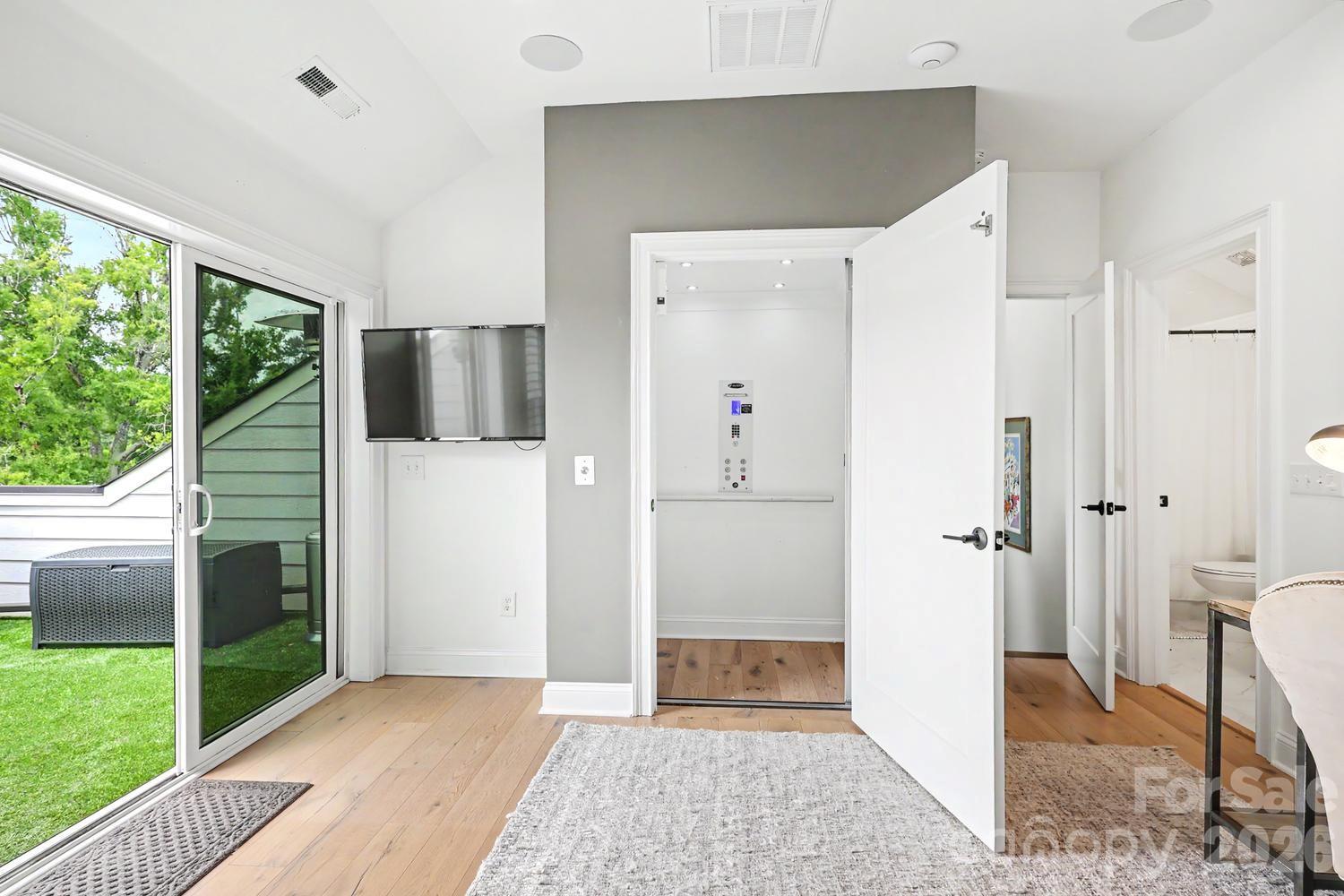 2505 Kenmore Avenue — Charlotte