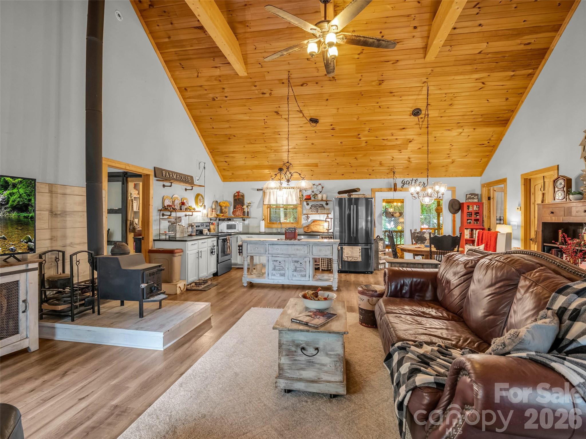412 Whitestone Circle — Union Mills