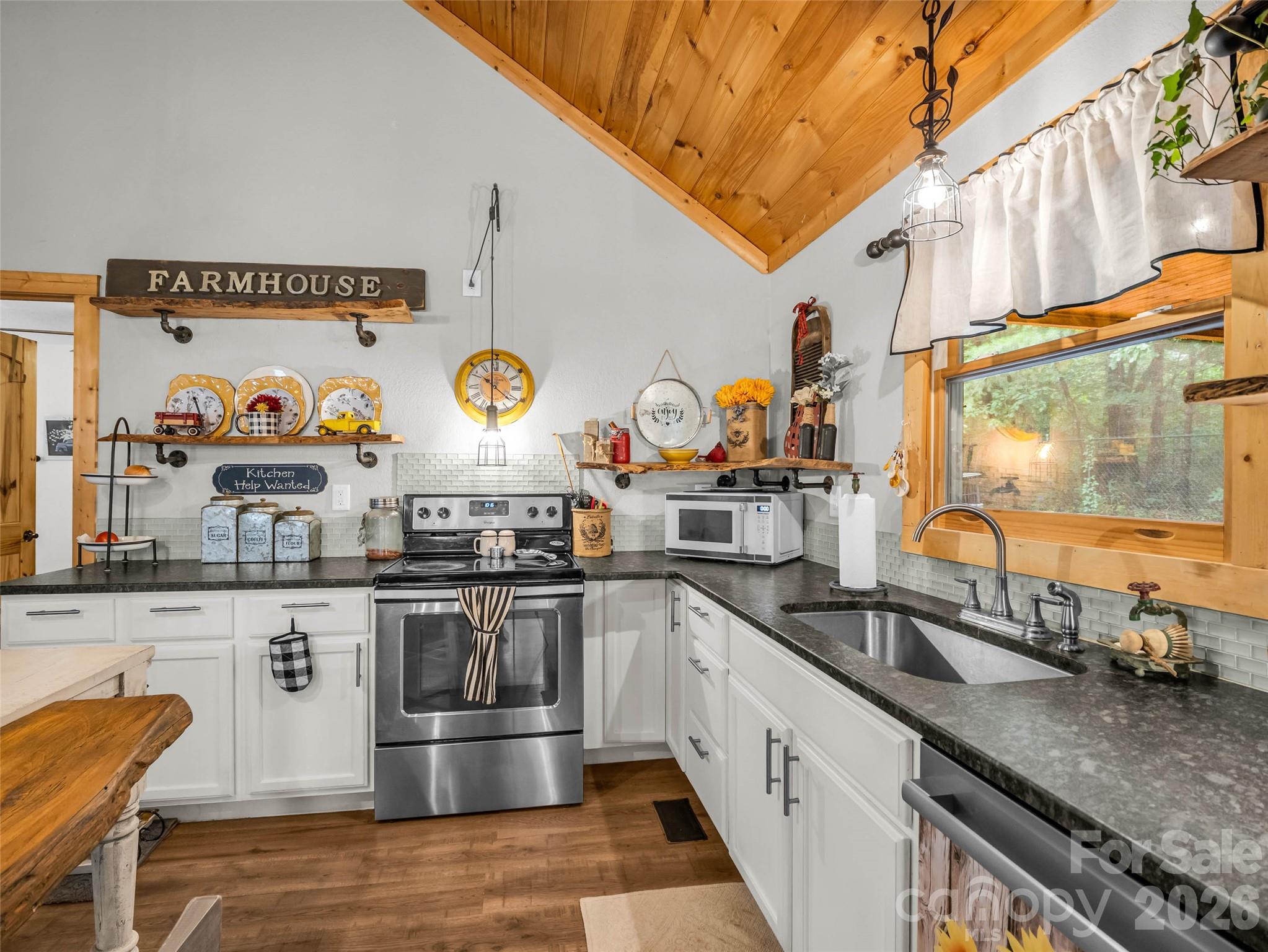 412 Whitestone Circle — Union Mills
